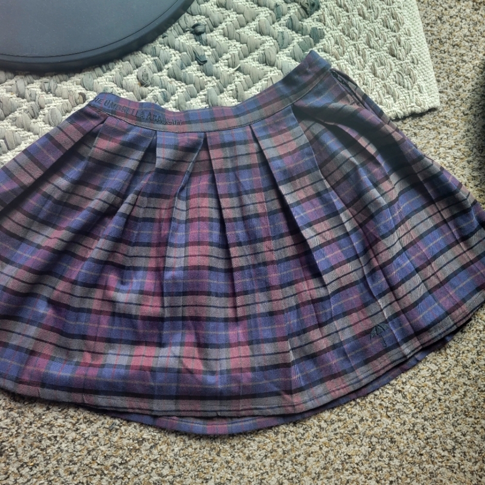 SOLD Umbrella academy skirt sz sm